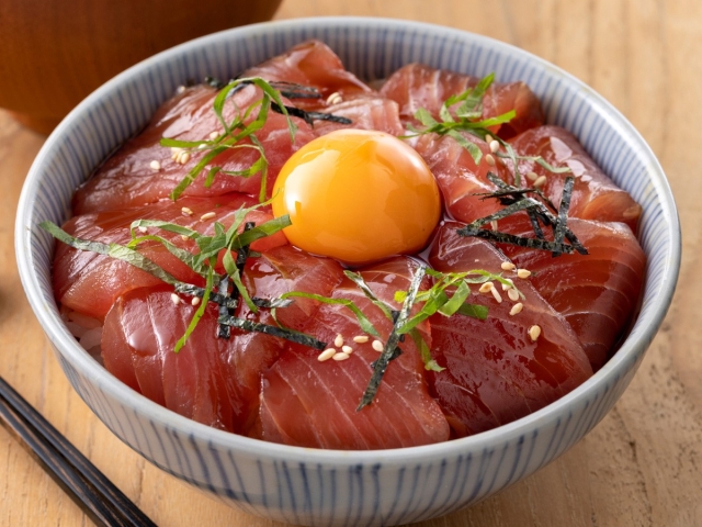 さしみ醤油_マグロの漬け丼