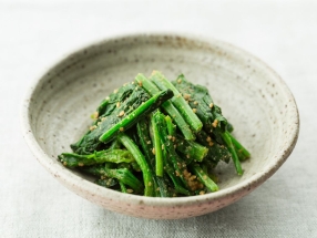 Japanese spinach salad with sesame dressing