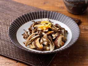 Grilled Mushroom Ohitashi (Japanese salad in dashi)